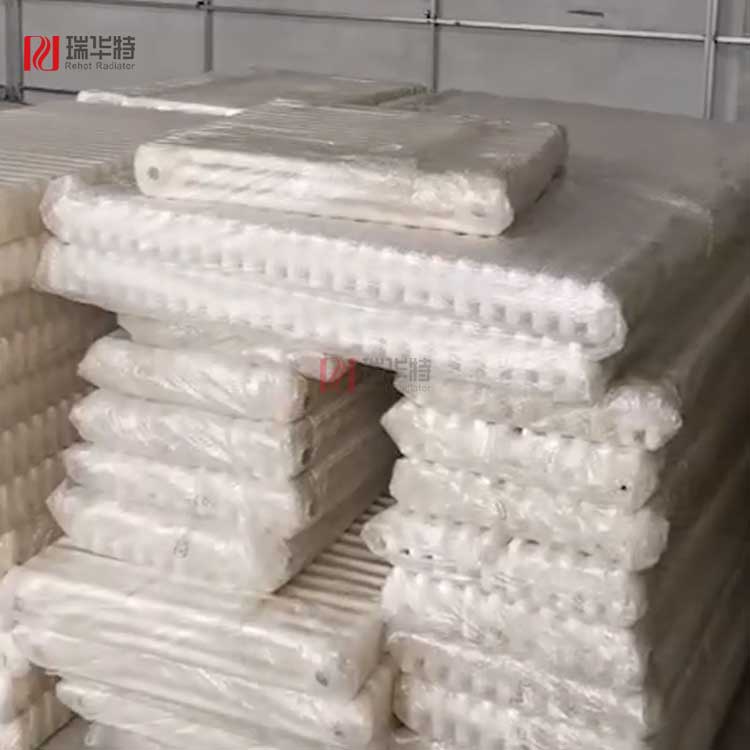 暖氣片運(yùn)送到工地卸車視頻